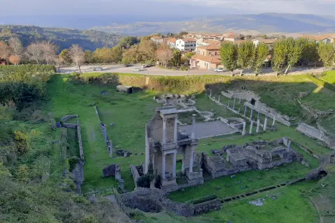 Teatro romano e rovine antiche, un luogo suggestivo tra le cose da fare a Volterra.