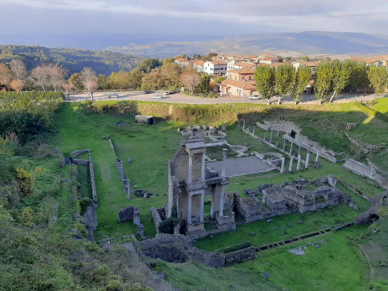 Teatro romano e rovine antiche, un luogo suggestivo tra le cose da fare a Volterra.