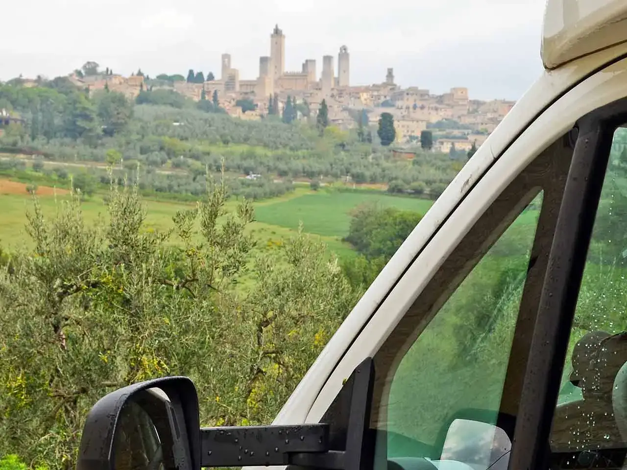 Vista dal camper: San Gimignano, un sogno di Toscana in camper 3 giorni.